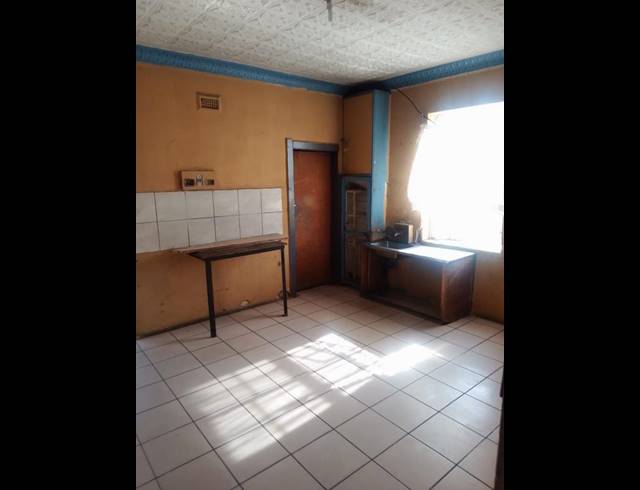 18 BEDROOM HOUSE FOR SALE IN ROSETTENVILLE